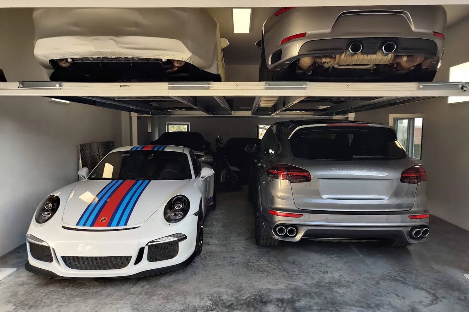 Garage für sieben Autos