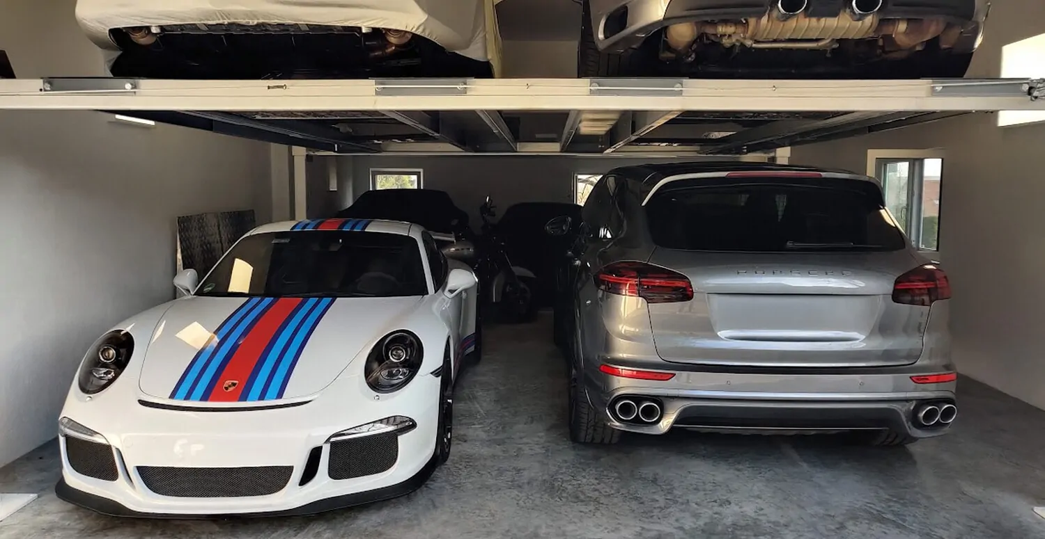Garage für sieben Autos