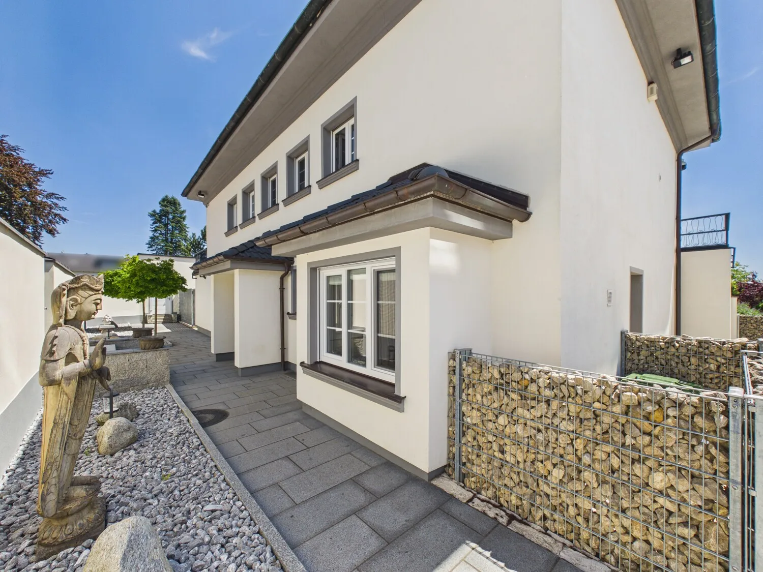 Eingang zur Villa