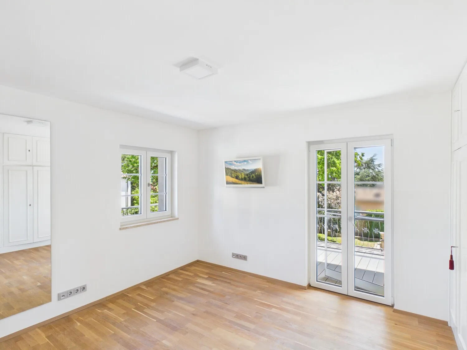 Kinderzimmer mit Austritt zur Dachterrasse
