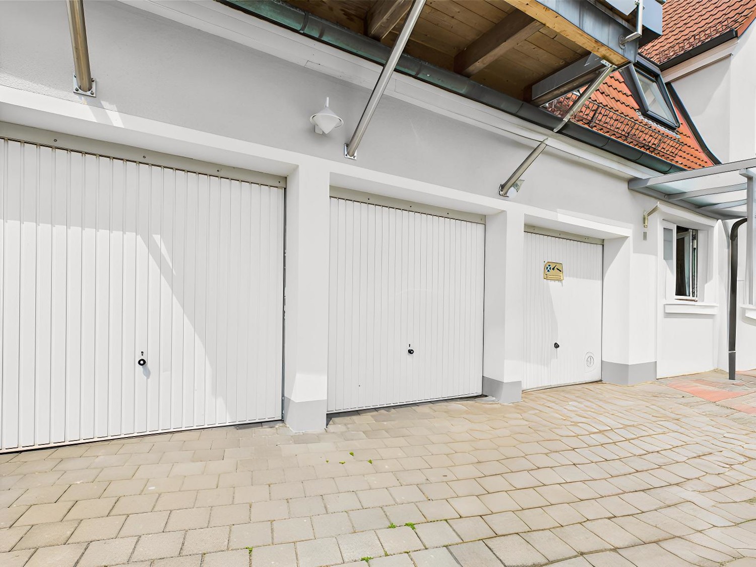Garage und Stellplatz