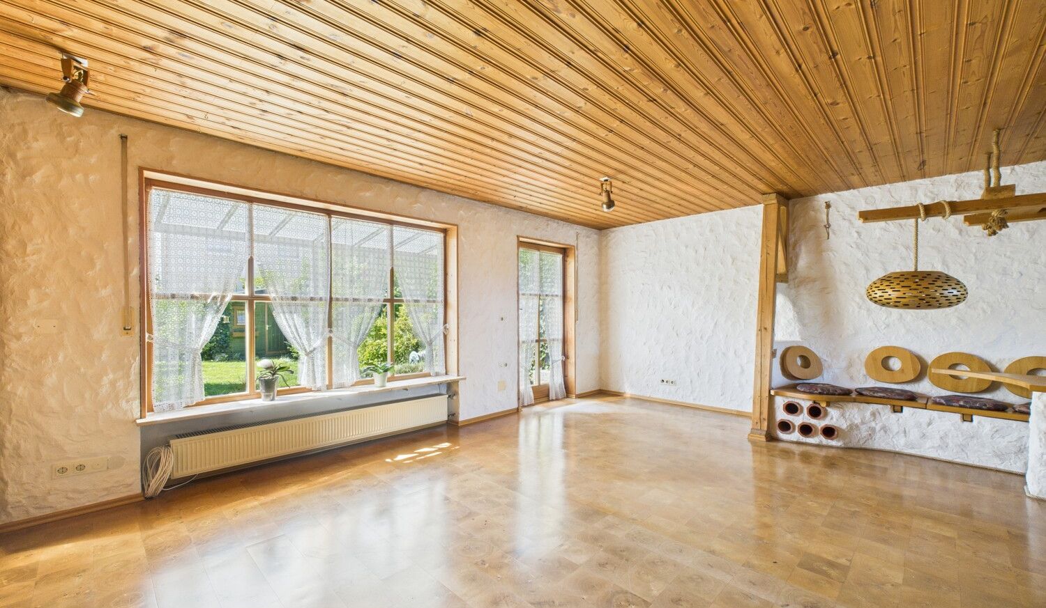 Wohnzimmer mit Südfensterfront