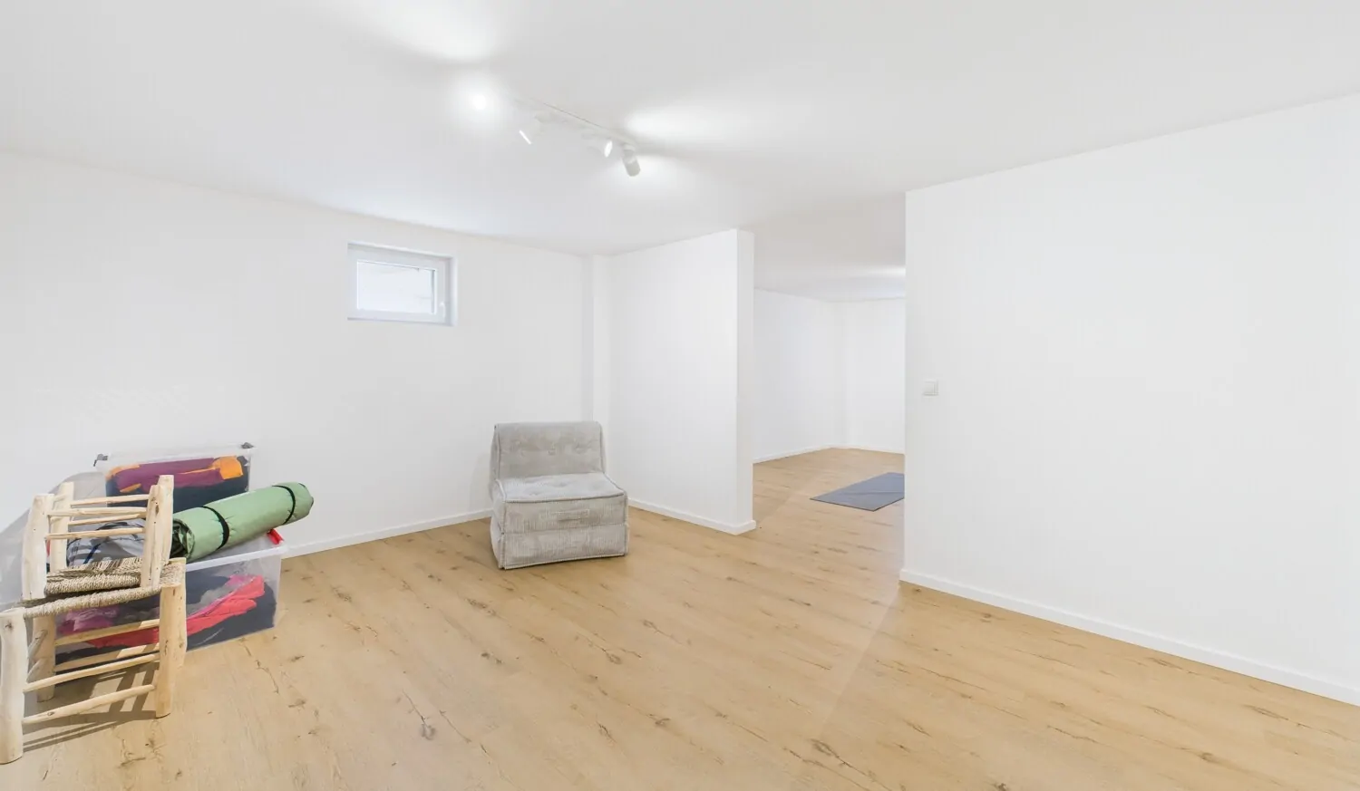 Hobbyzimmer im Untergeschoss mit Fußbodenheizung