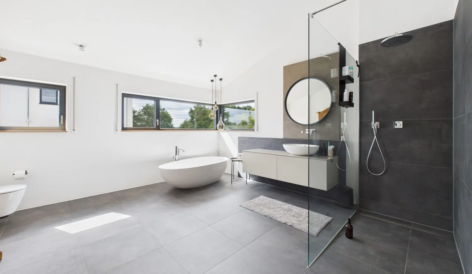 Masterbad en suite - mit freistehender Agape Spoon XL Wanne