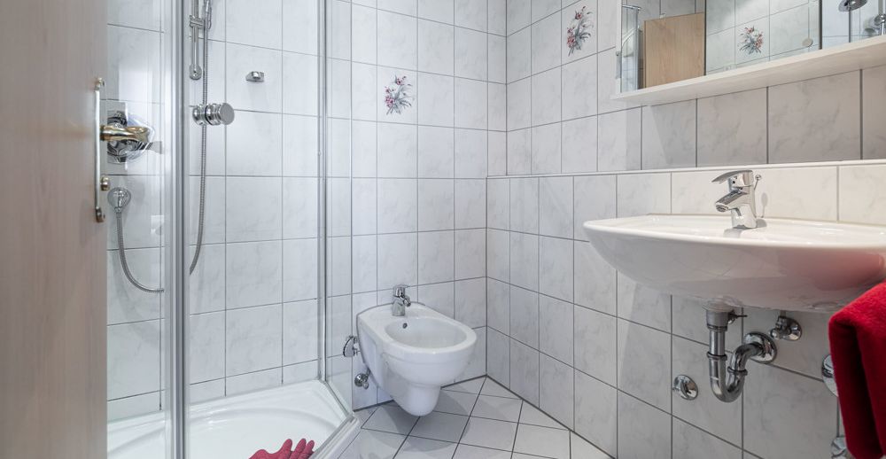 Bad mit Eckdusche