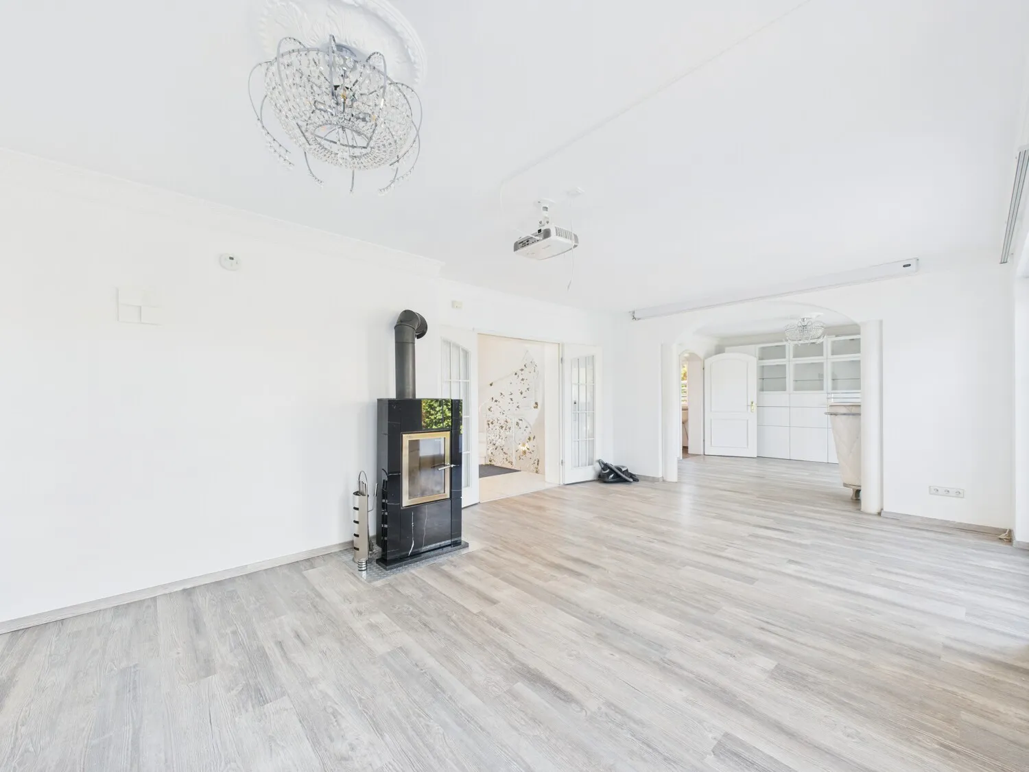 Wohnen und Essen mit Kamin