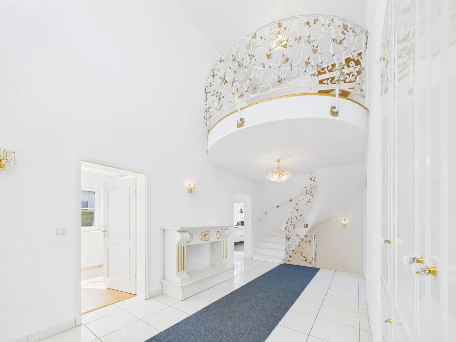 Galerie im Eingangsbereich