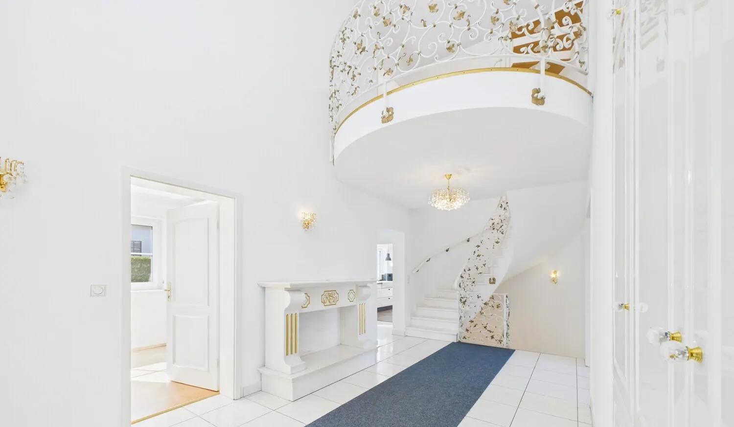 Galerie im Eingangsbereich