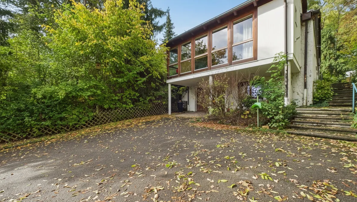 Zufahrt und Wintergarten