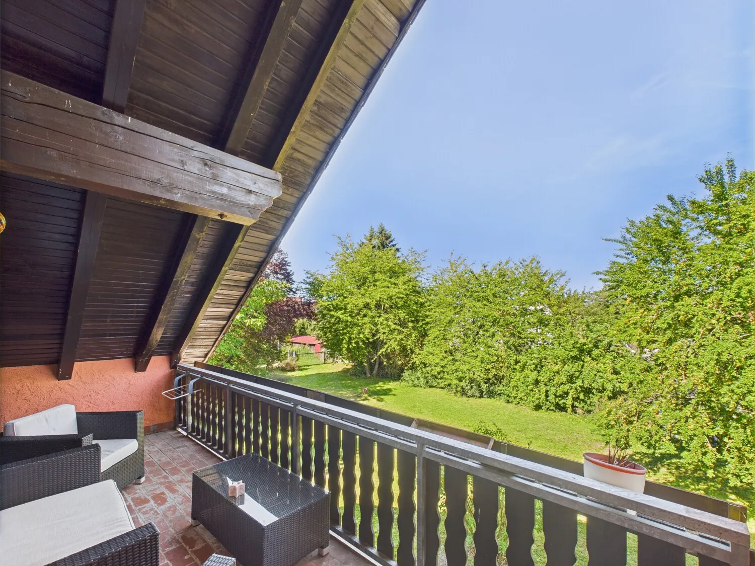 Balkon Freisitz mit Blick ins Grüne