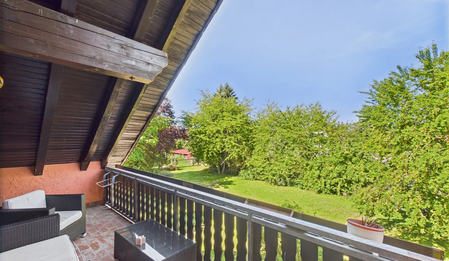 Balkon Freisitz mit Blick ins Grüne