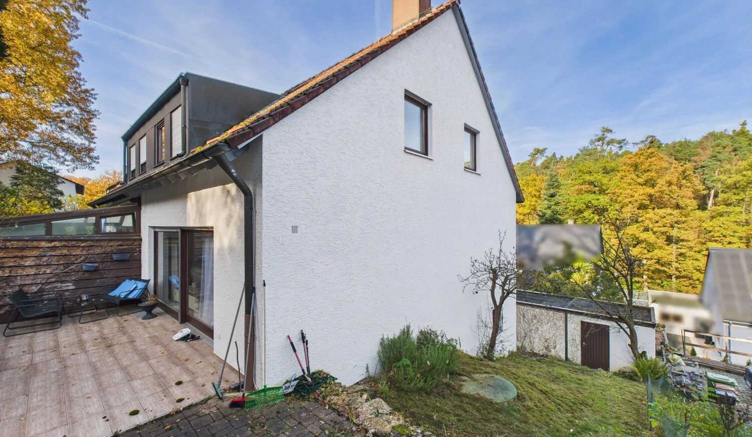 Außenansicht mit Blick ins Grüne