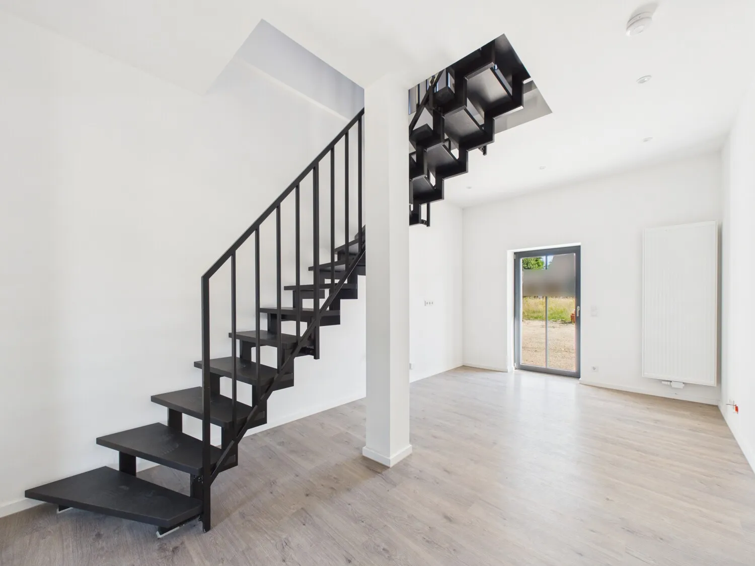 Wohnung mit Treppenaufgang