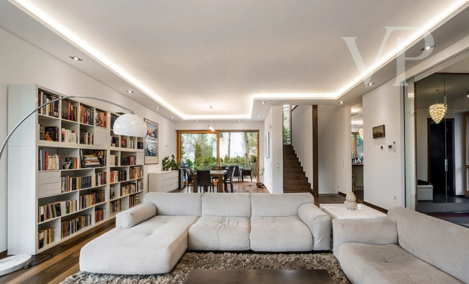 Exklusive Luxusvilla mit Panoramablick in der Nähe der internationalen Schulen zu vermieten.