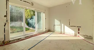 von_poll_real_estate_property_HU21439175_image_1