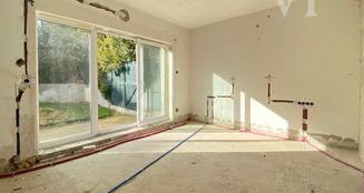 von_poll_real_estate_property_HU21439175_image_1