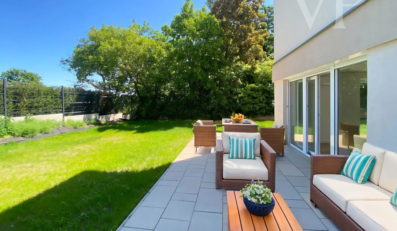 7D2F6C94-56AB-4472-BFB3-2AAC26851E30 - Outdoor - Standard - 25