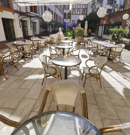 Wohnung mit großer Terrasse in der Nähe der Andrássy-Allee zu vermieten.