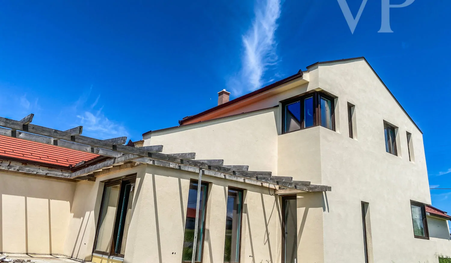 5843C1B6-93B5-4A71-8439-1FA7E5F100F0