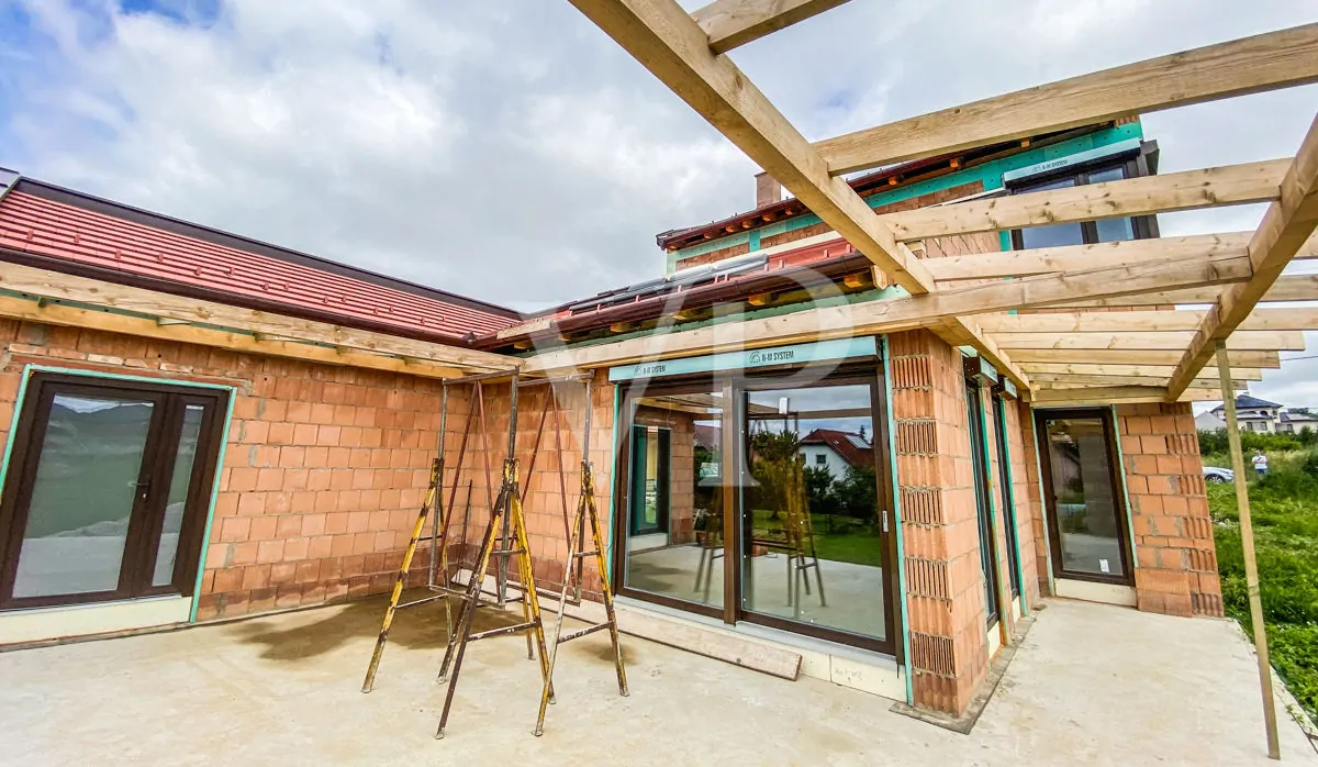 7746C869-3C1B-4CFA-B5F7-5CB5E8D5CC85