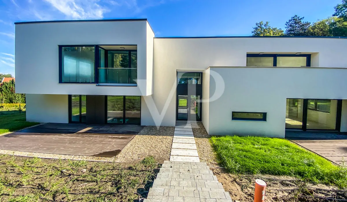 FB894947-FBD8-49A2-8E01-8CCCCE9EE433