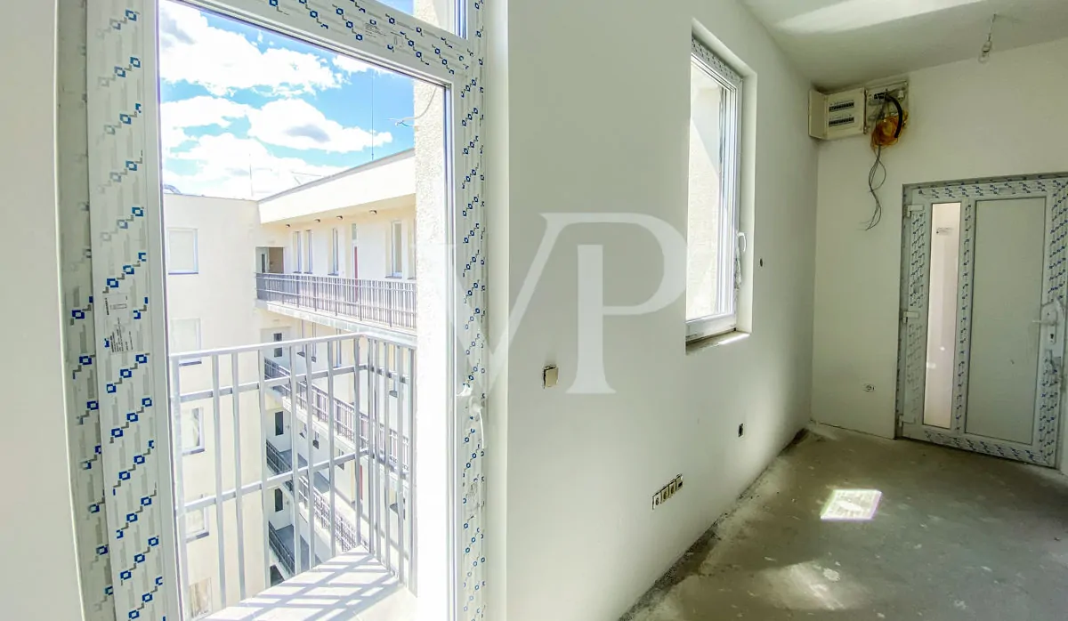 5D459C25-C061-4136-9359-E7E341D50C99