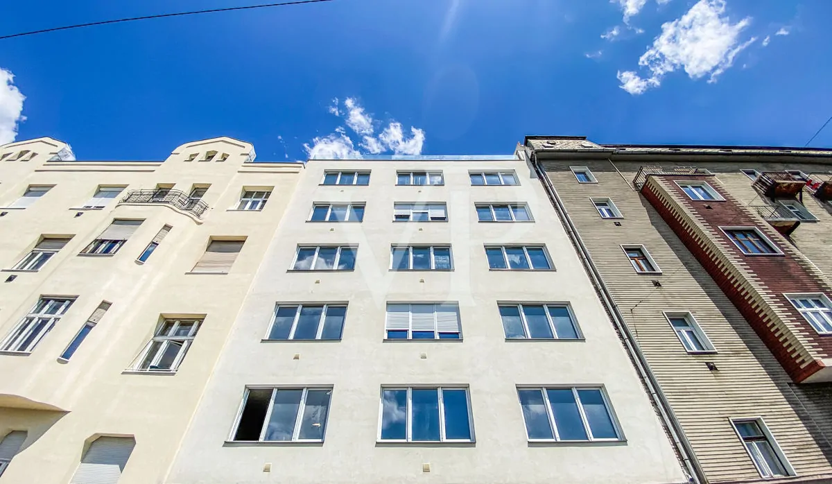 11FD8BF8-272A-4D5D-8E80-56B91E1C6B6E