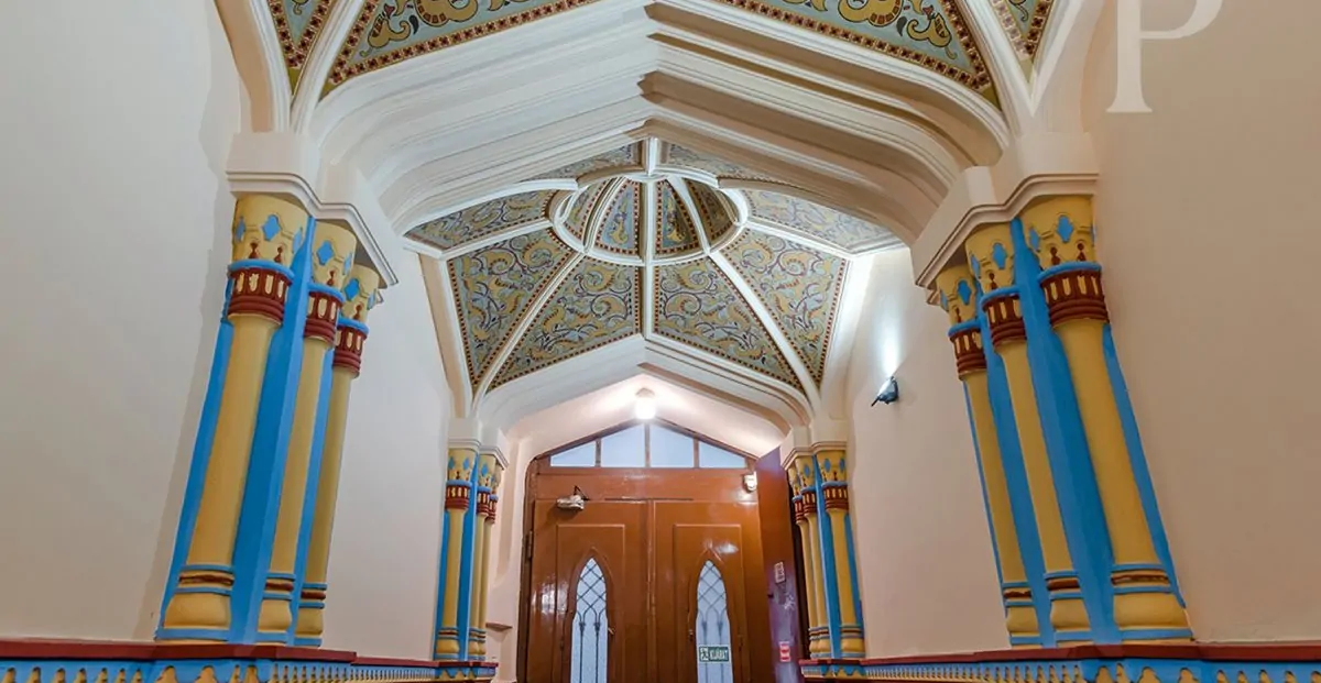 Klassische Eleganz und modernes Design im Stadtzentrum, am Donauufer.