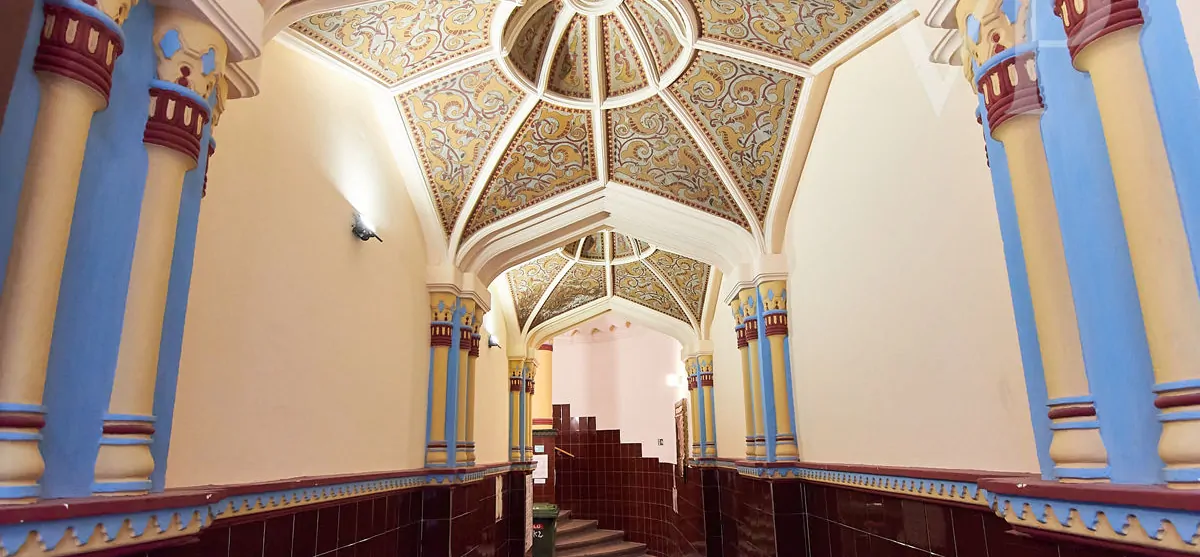 Klassische Eleganz und modernes Design im Stadtzentrum, am Donauufer.