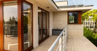 von_poll_real_estate_property_HU24439458_image_3