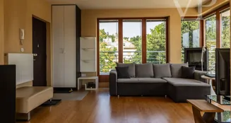 von_poll_real_estate_property_HU24439458_image_0