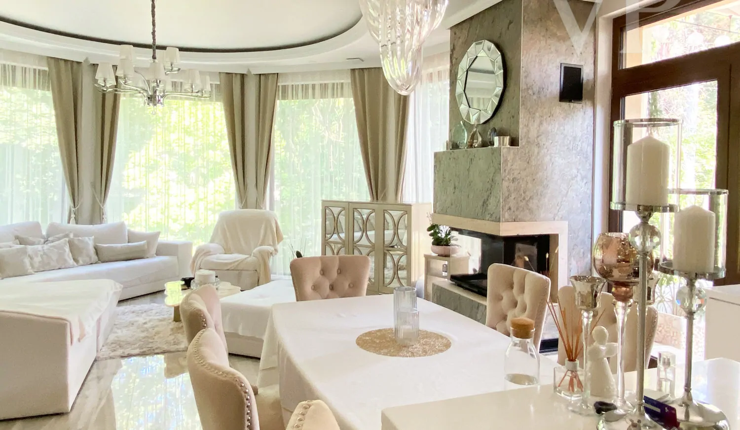 24C76E37-0AEB-4045-8E05-3A289E4EB418