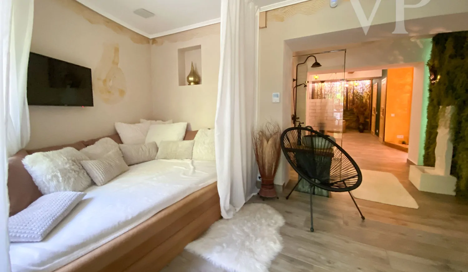 62439552-02AE-4F86-B9D8-E4D90C196262