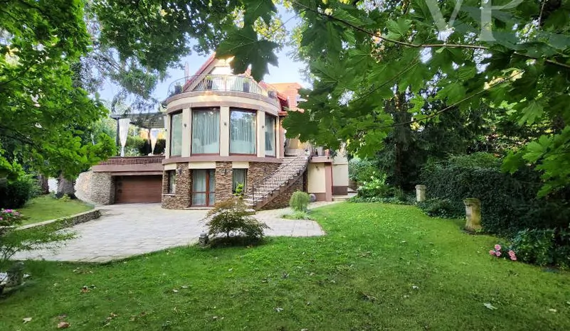 54674465-68AE-4D30-8A43-80FF9DEF0B24