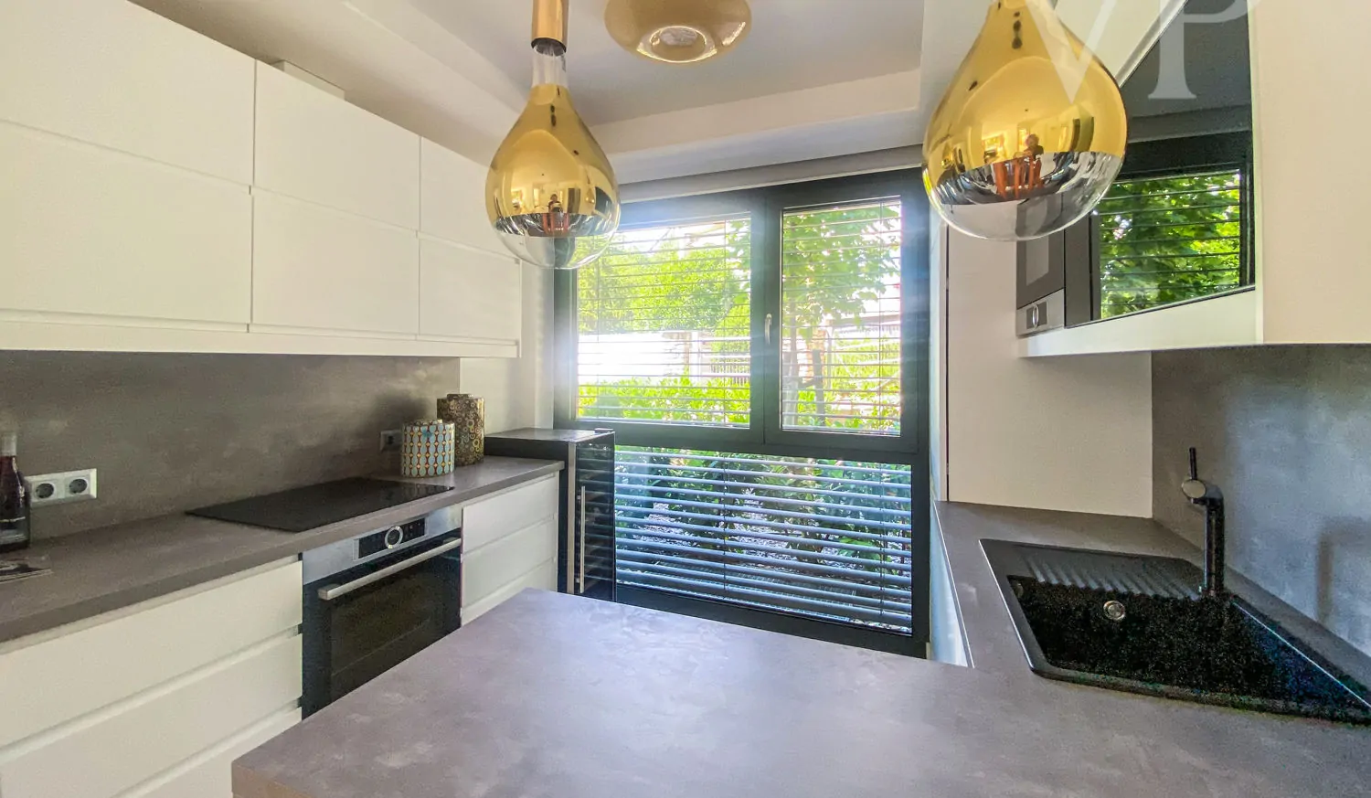 97BA4FCB-F07E-48E8-8144-5FF9C04F6A40