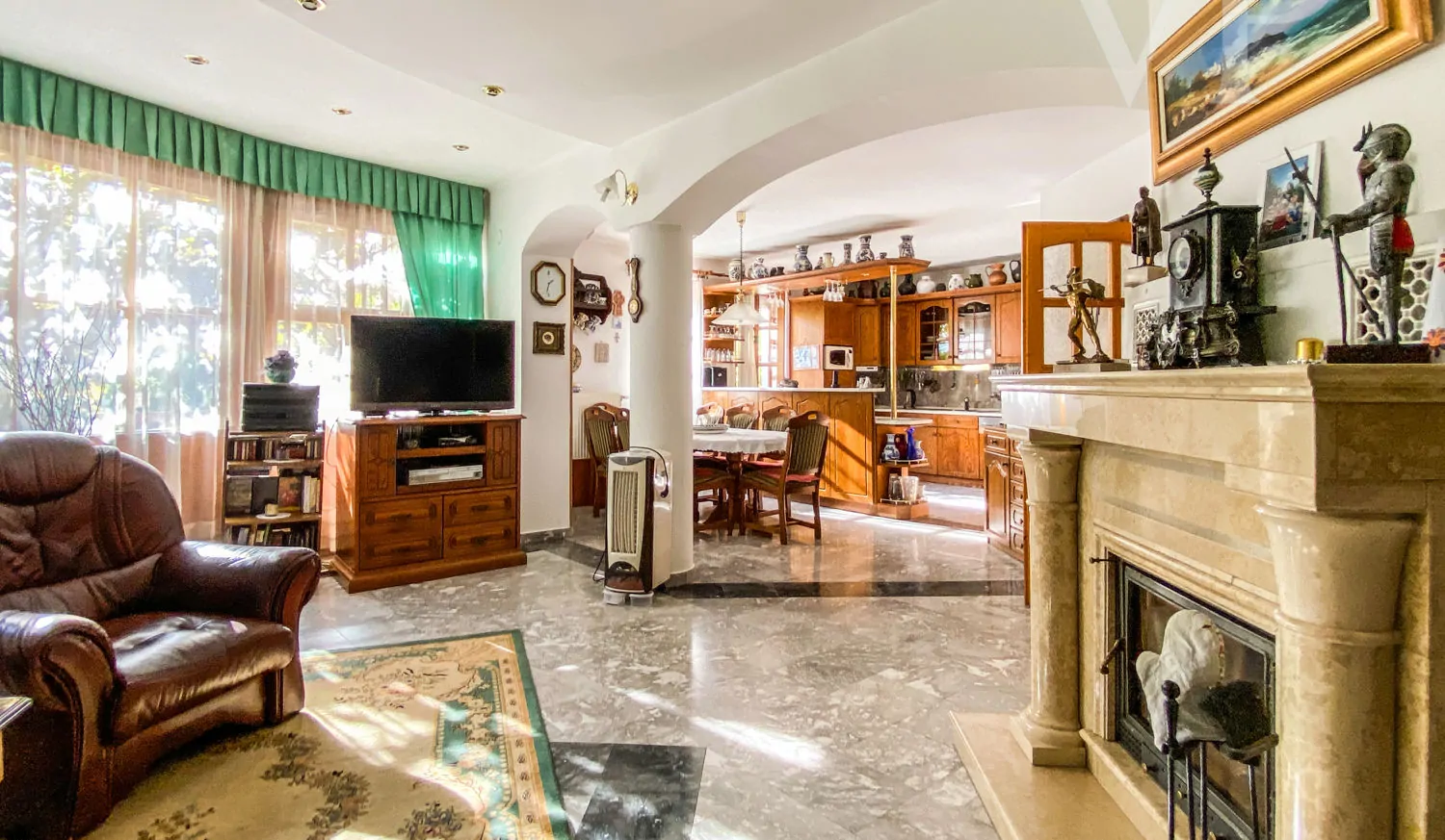 AFA0C53A-4616-4EF7-9D37-1231E600B8E4