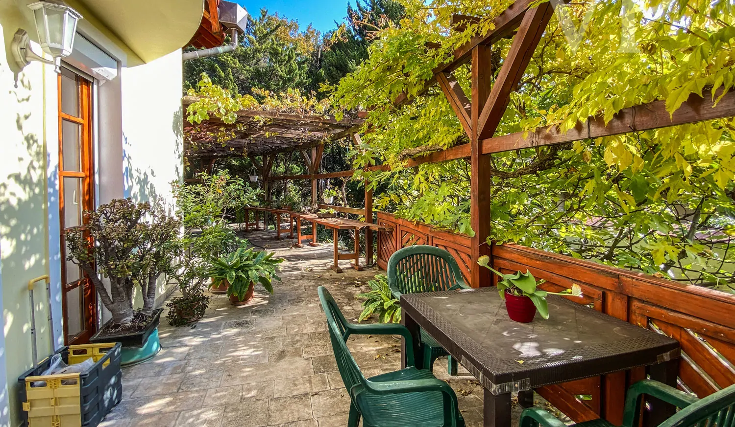 B76DDECE-42B5-48F9-833A-5994B0E9E263