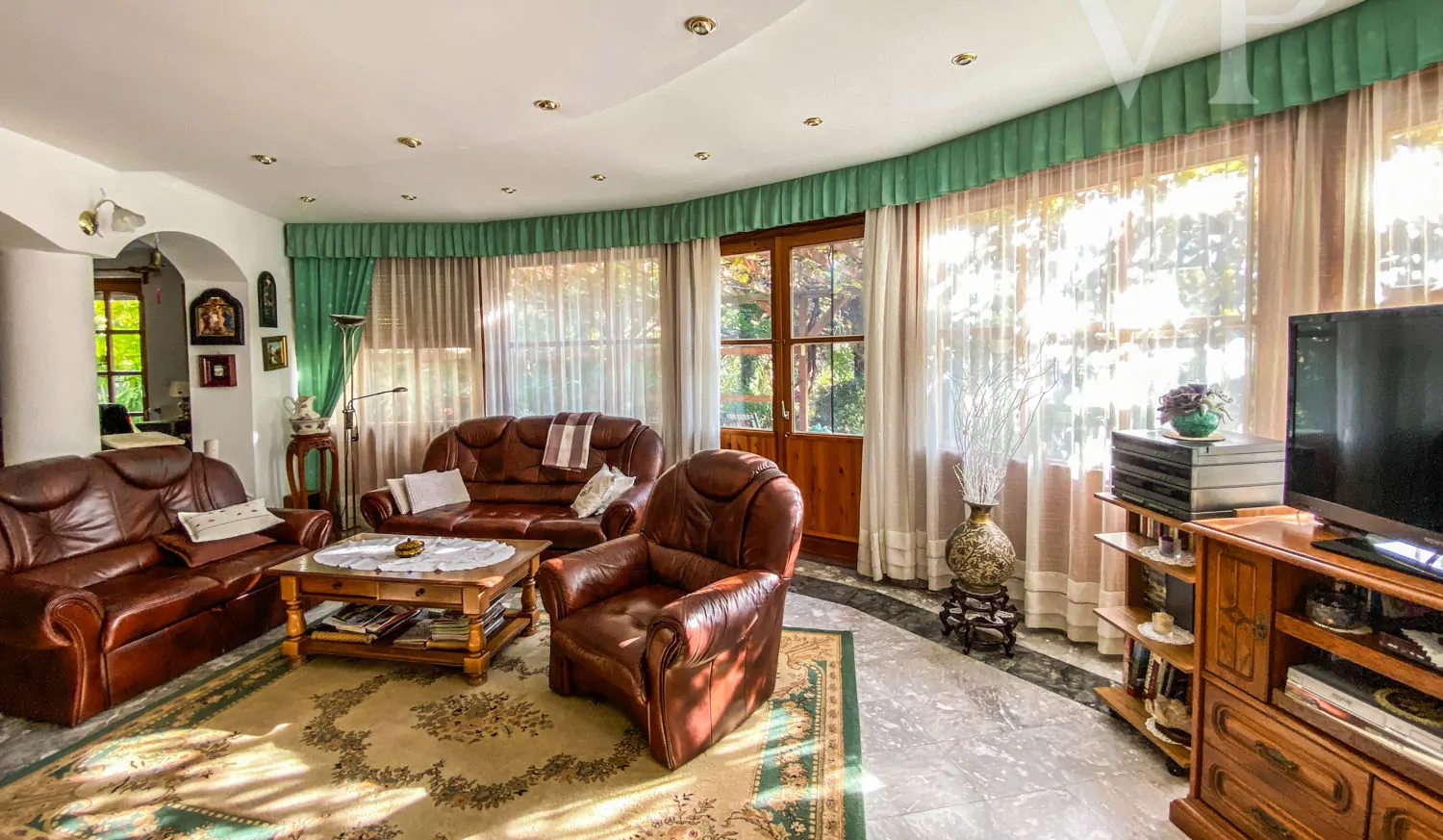 EFDB7755-D067-4F7E-8C62-02A6118C85BA