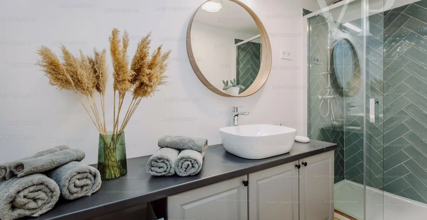 32826558_214923394_hd