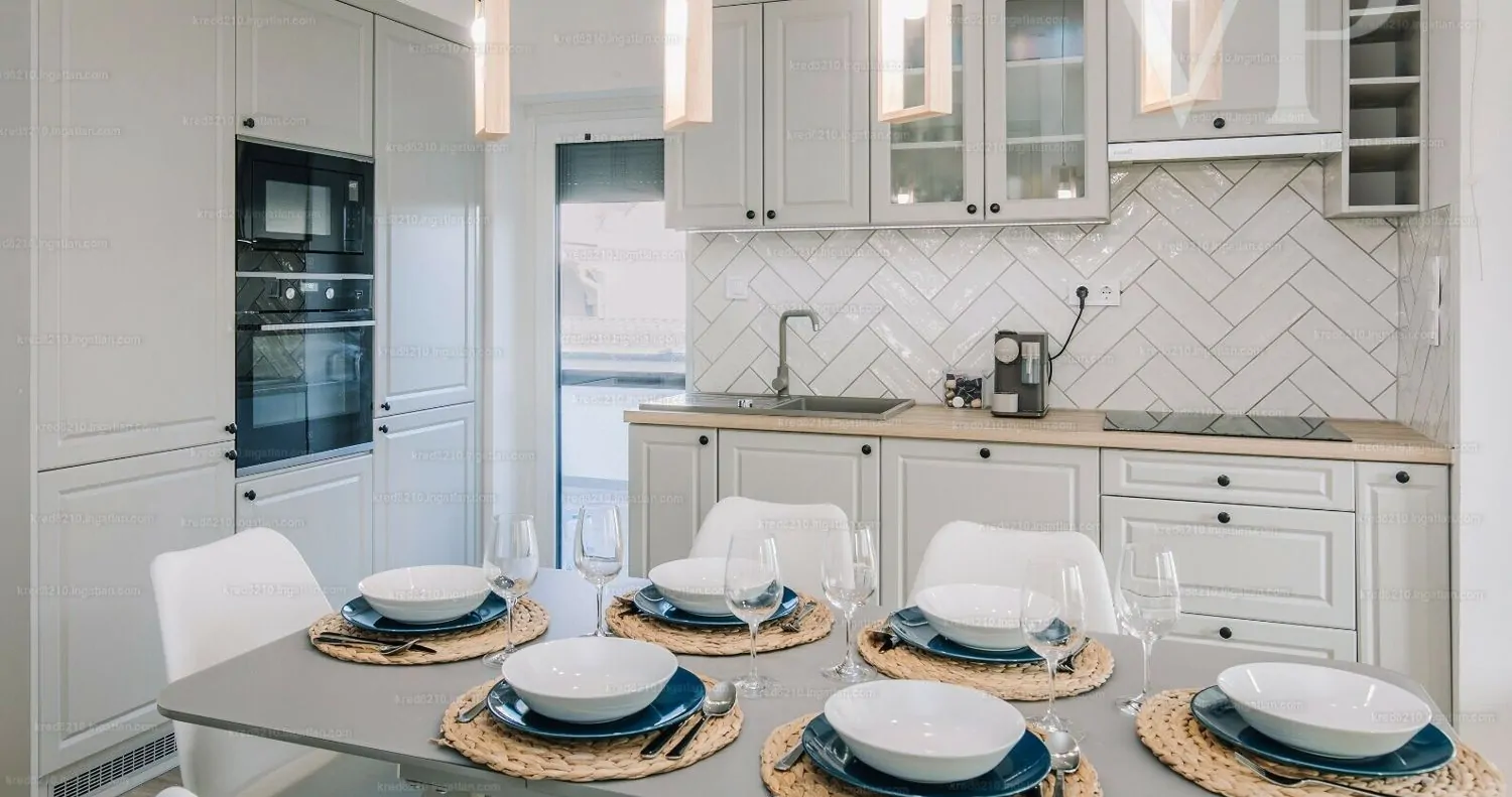 32826558_214923323_hd