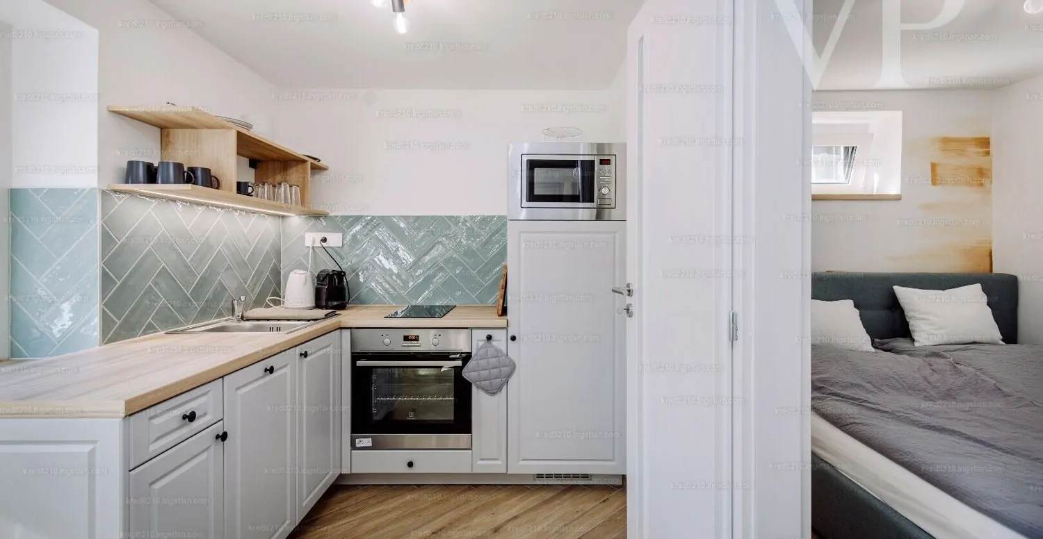 32826558_214923392_hd