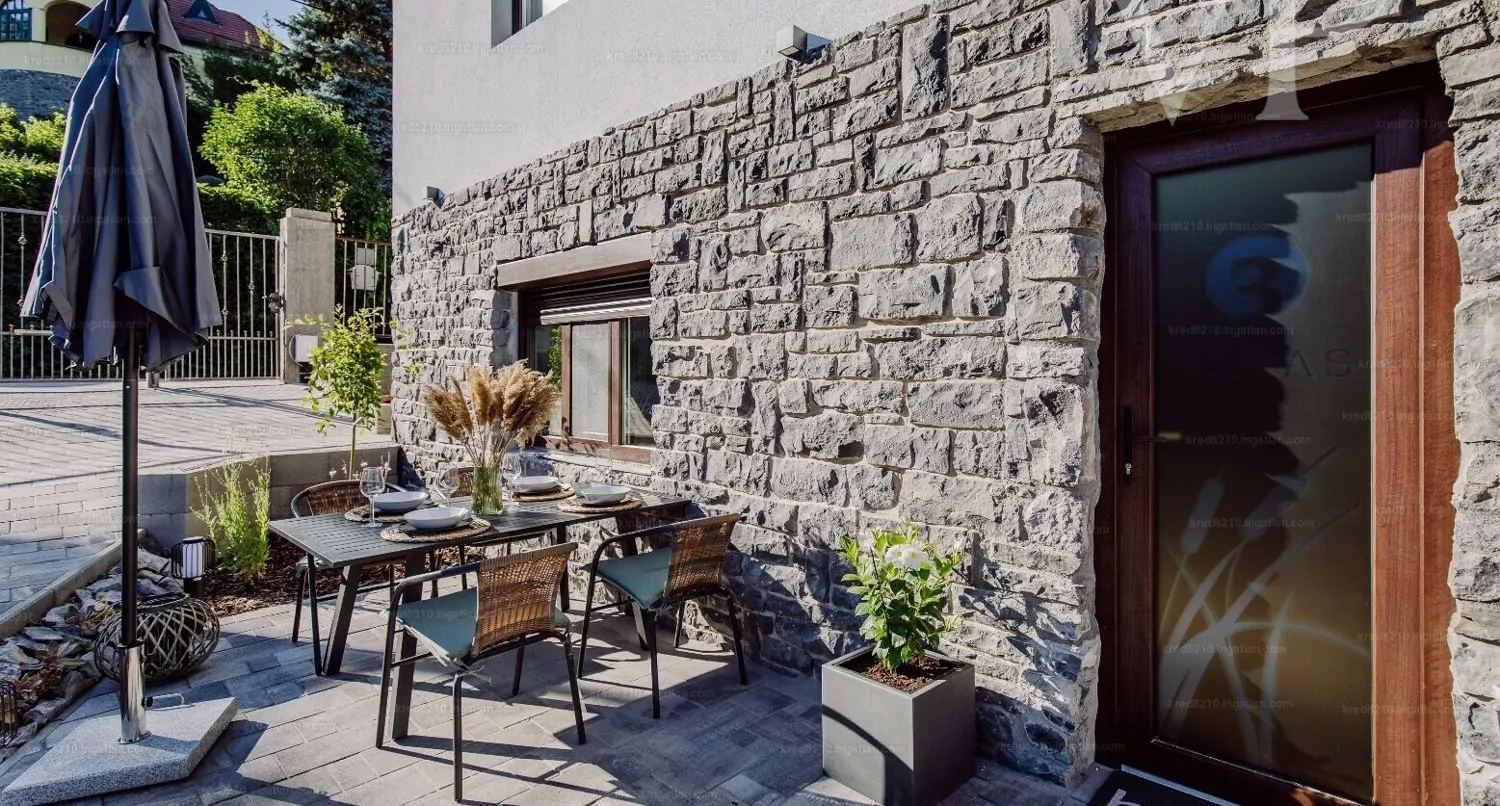 32826558_214923395_hd