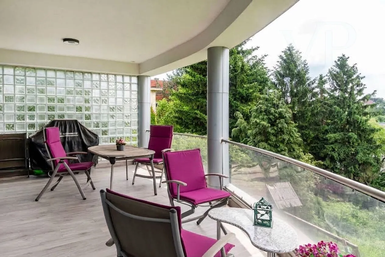 Fényben úszó luxuslakás Törökvészen. Panoráma, privát szféra, elegancia.