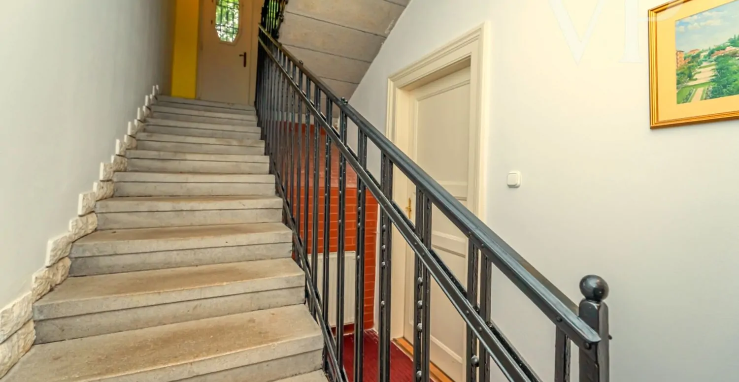 Lépcsőház, közlekedő