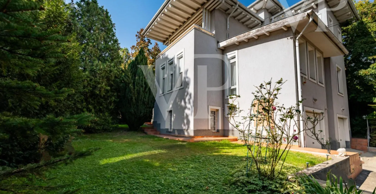 Un Bauhaus senza tempo pronto per una rivisitazione. Villa in vendita a Rózsadomb.