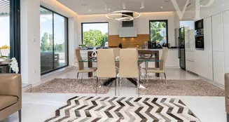 von_poll_real_estate_property_HU25439548_image_9