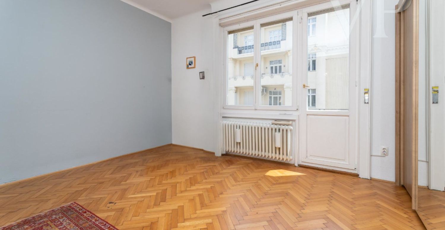 retusált kis szoba