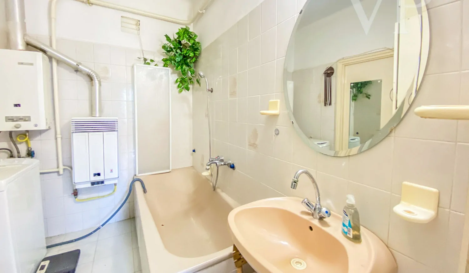 FCF23E59-A19F-4F3D-83CB-828991E4C2D3