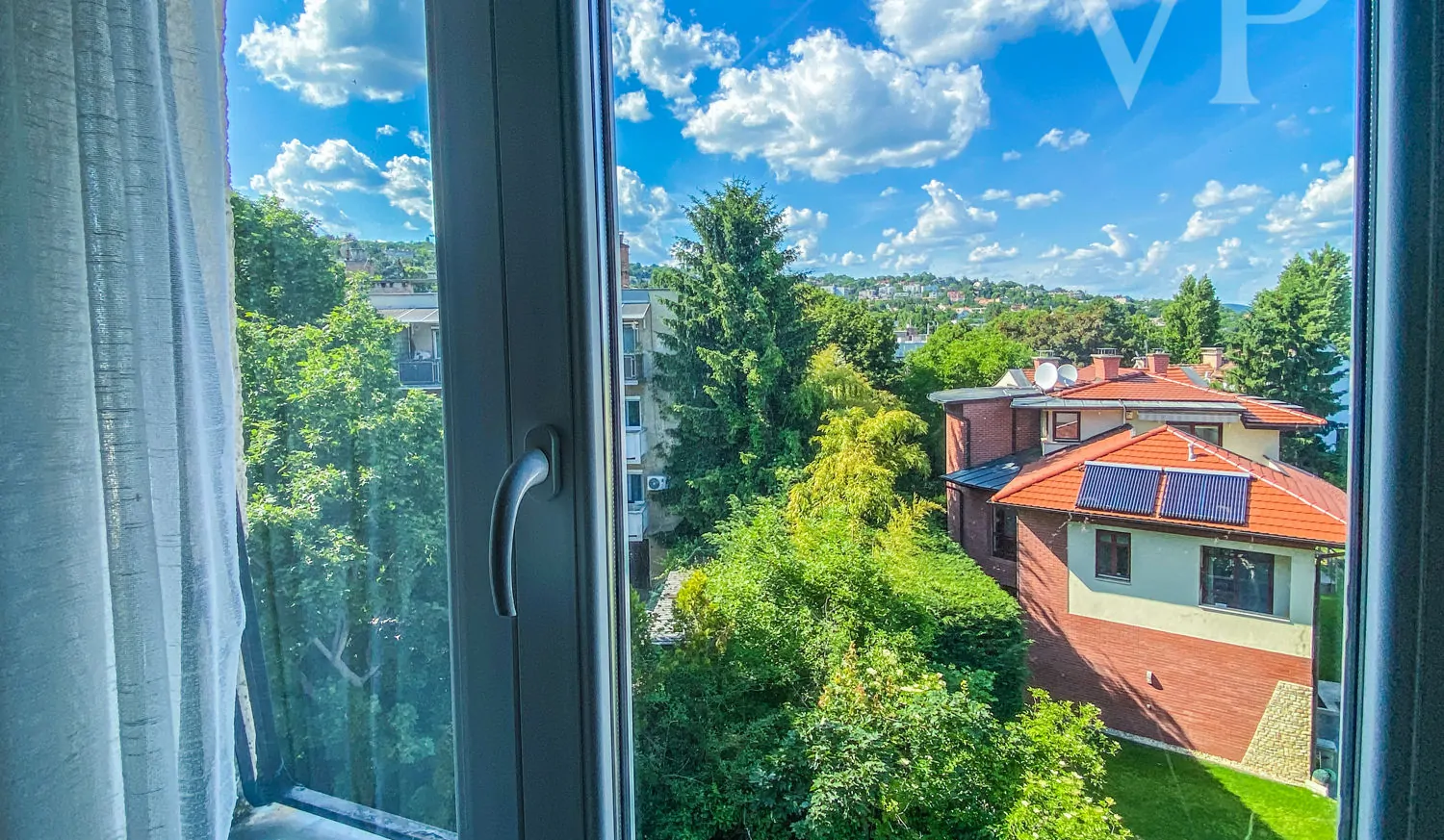 0DE58D4C-8274-4D77-905C-15452038C36B