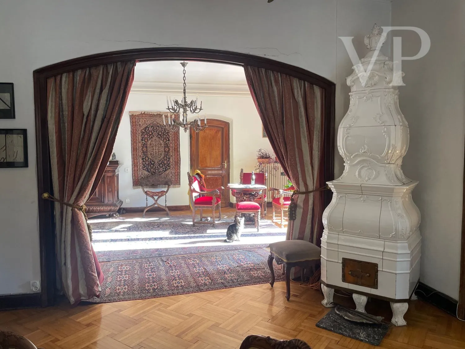 from_salon_to_dining